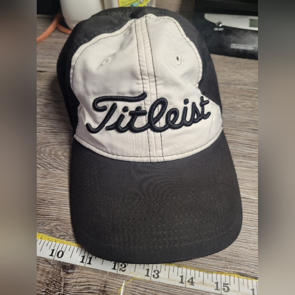 Titleist Golf Black & White Cap Mens OSFA